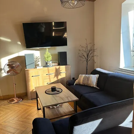 Dawna Mleczarnia Loft Apartmán *