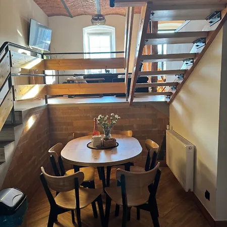 Dawna Mleczarnia Loft Apartmán *